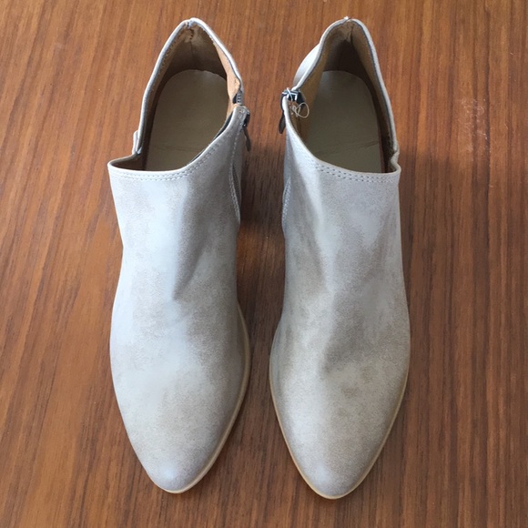 Last 1! Chelsea Boots - Picture 2 of 4